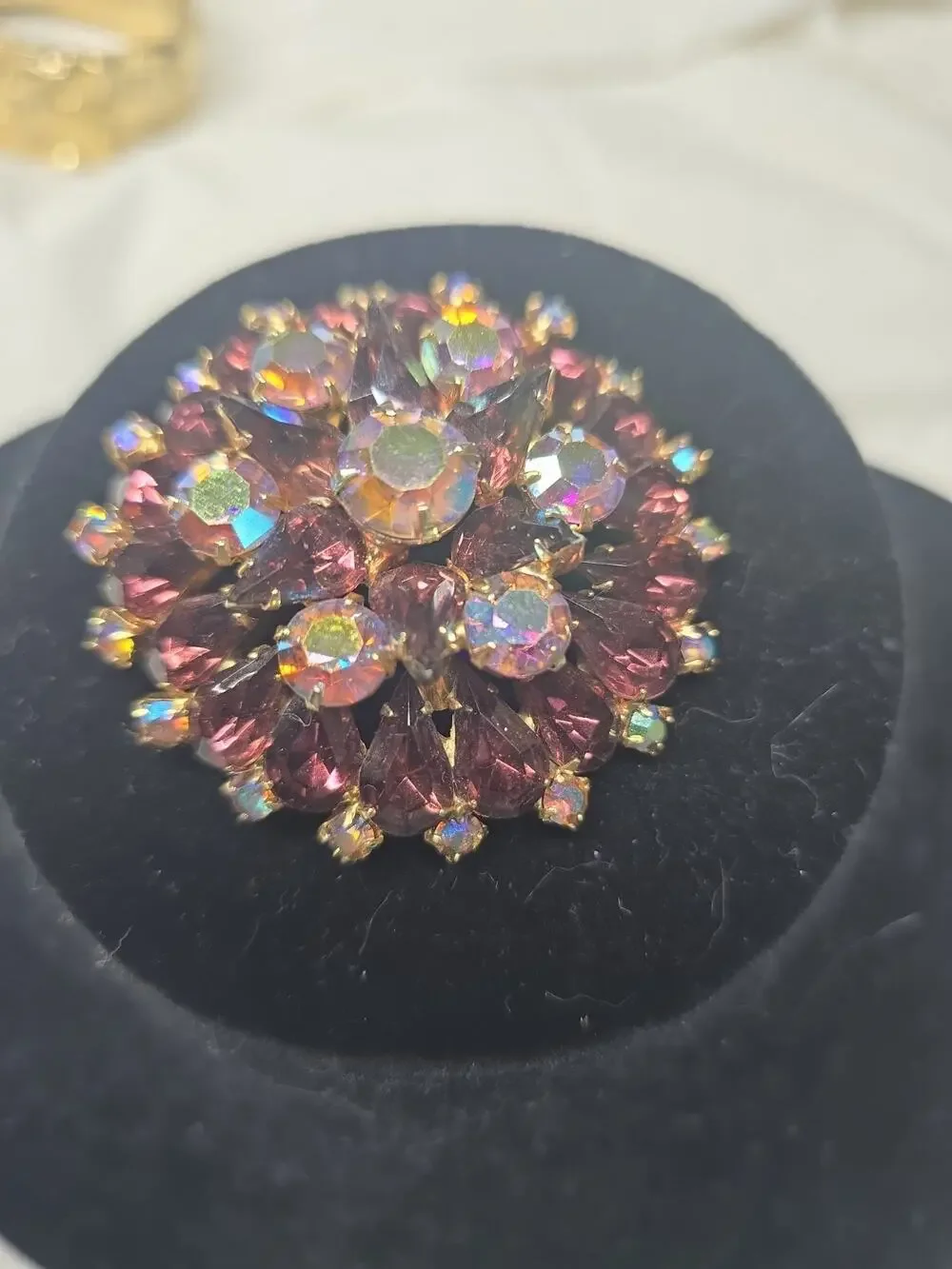 BEAUTIFUL VINTAGE AMETHYST & PINK AB FOILED CRYSTAL GLASS PIN/BROOCH!